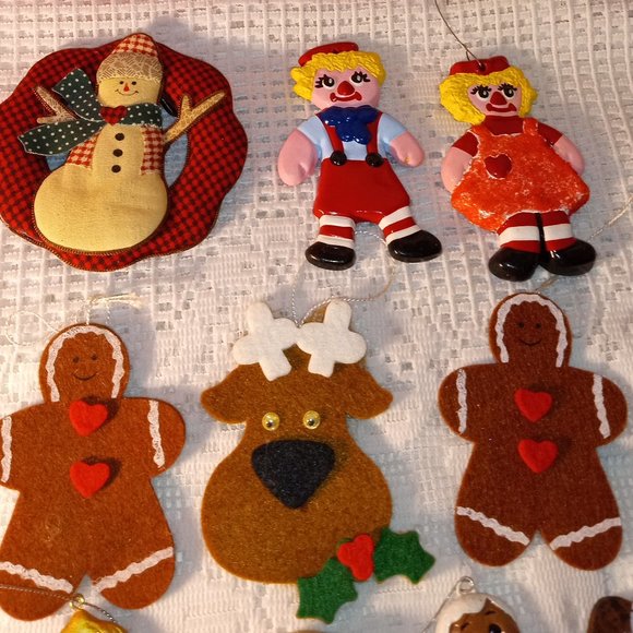 VINTAGE COLORFUL VARIETY OF CHRISTMAS TREE ORNAMENTS, LOT OF 12 - Picture 3 of 12